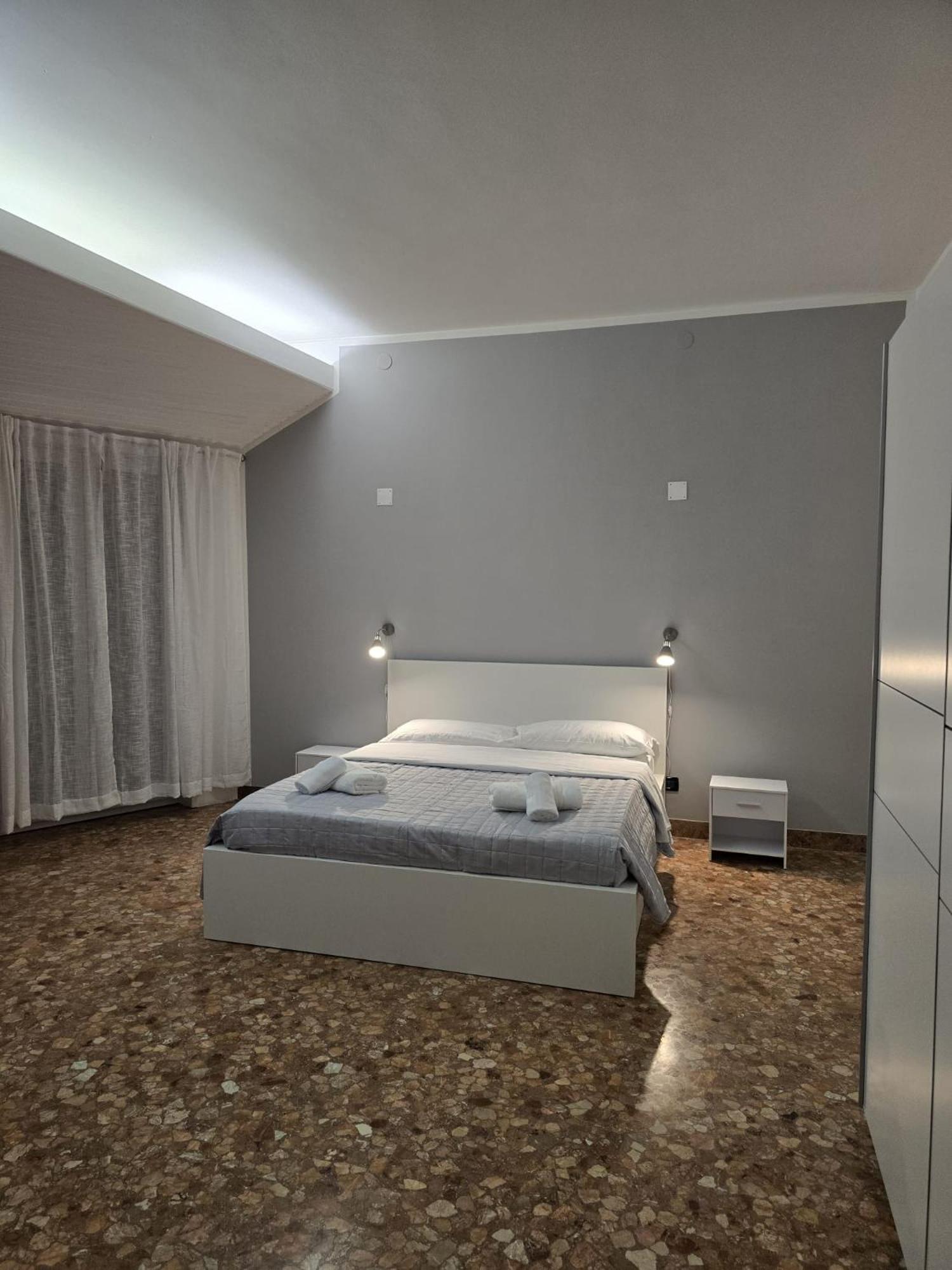Mmm Train Station 3 Guest house Venice